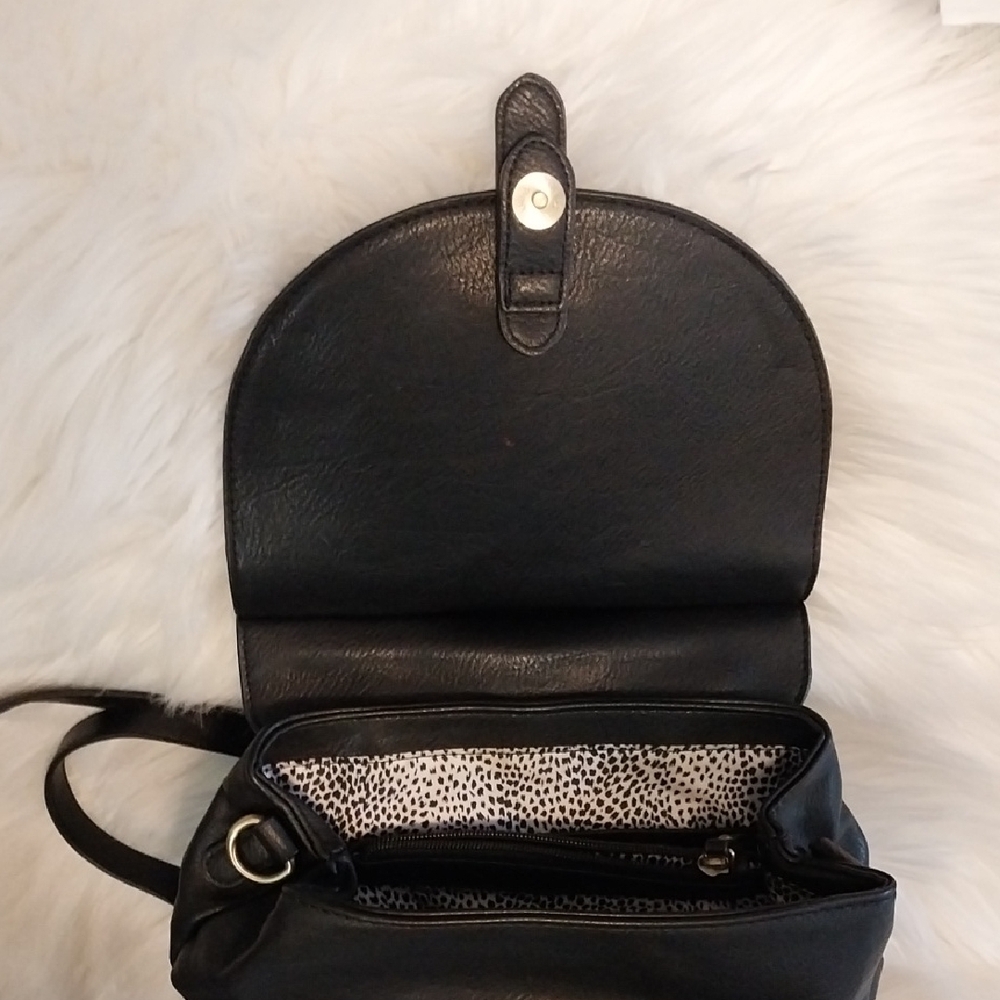 Antik Kraft Black Leather Backpack with Gold Accents - Picture 3 of 16